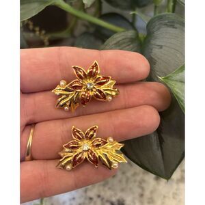 Vintage Avon Christmas Poinsettia Flower Crystal Faux Pearl Drop Clip On Earring
